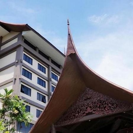 Kyriad Bumiminang Hotel Padang  Ngoại thất bức ảnh