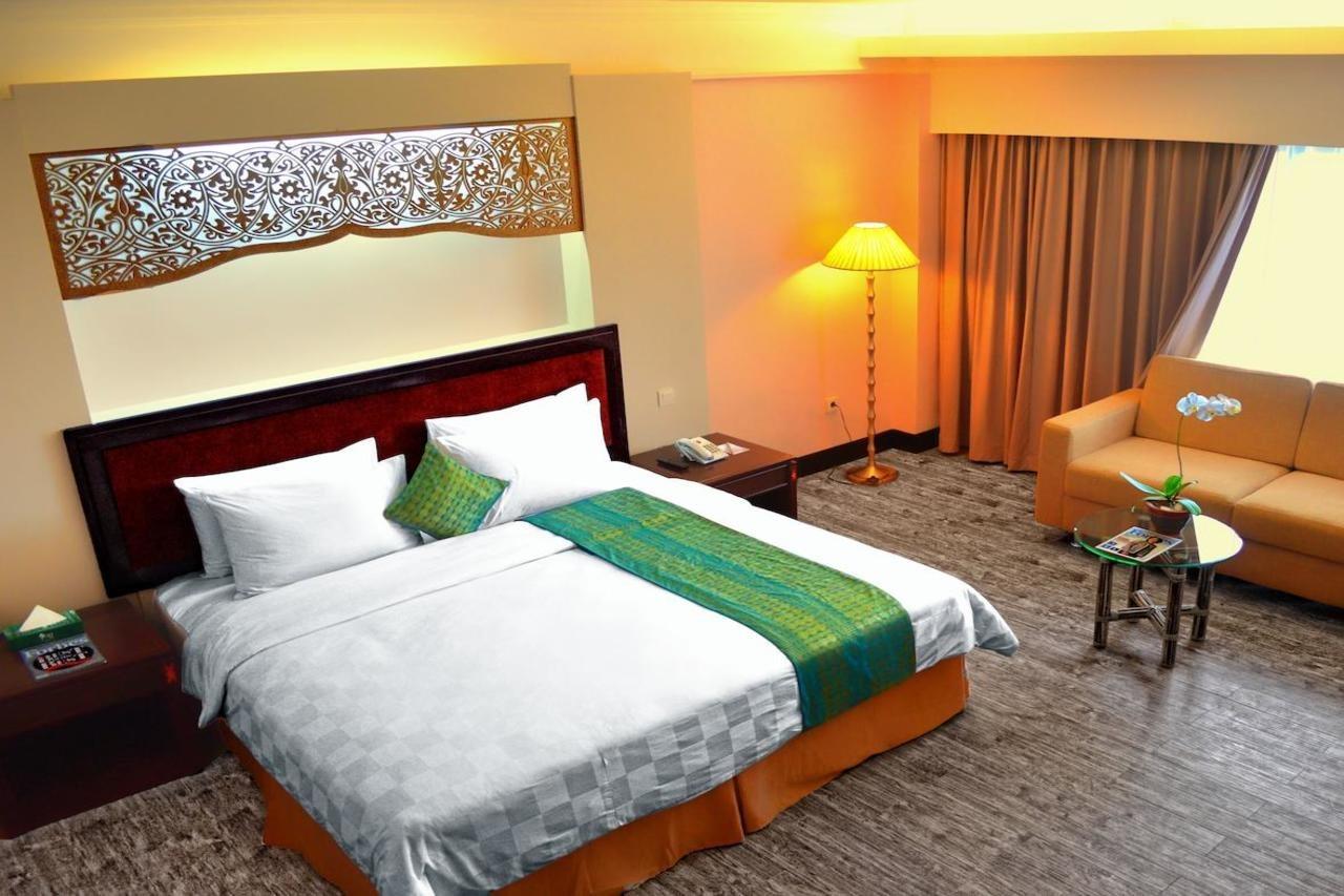 Kyriad Bumiminang Hotel Padang  Ngoại thất bức ảnh