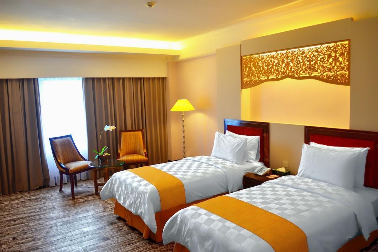 Kyriad Bumiminang Hotel Padang  Ngoại thất bức ảnh