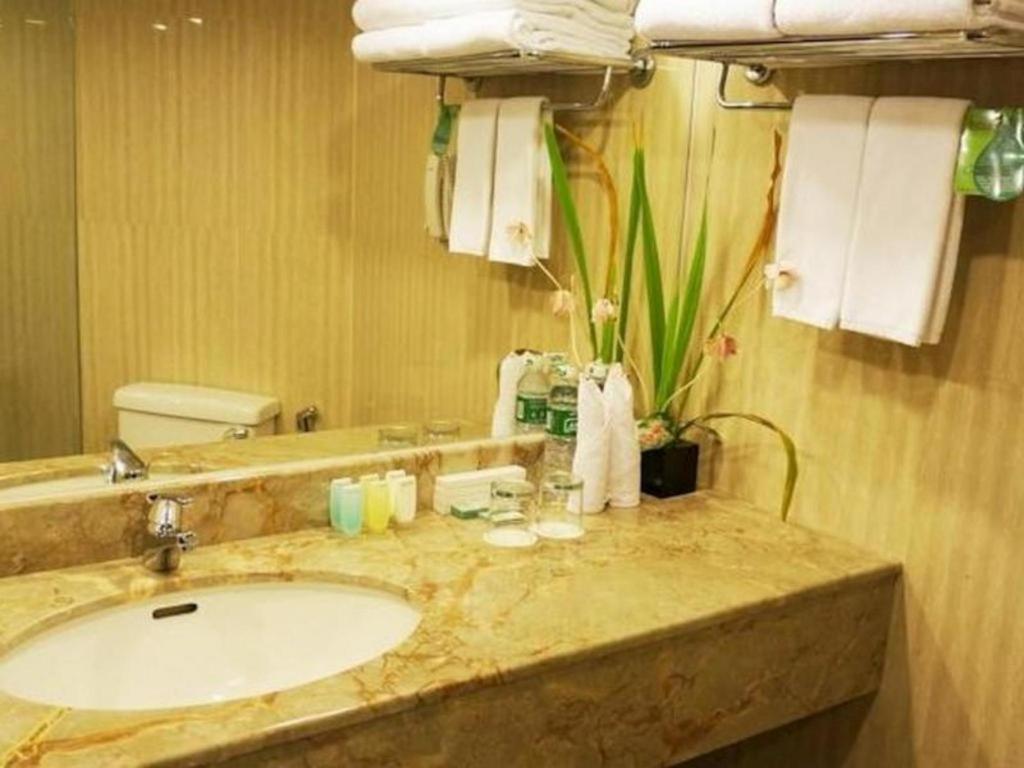 Kyriad Bumiminang Hotel Padang  Ngoại thất bức ảnh