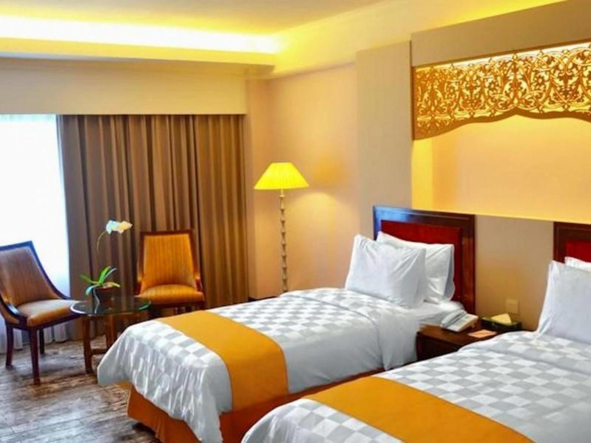 Kyriad Bumiminang Hotel Padang  Ngoại thất bức ảnh